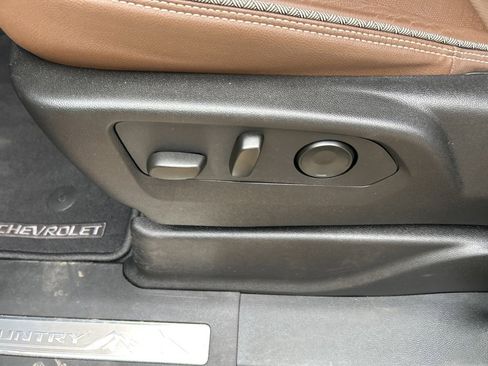 Used 2024 Chevrolet Suburban High Country image 17