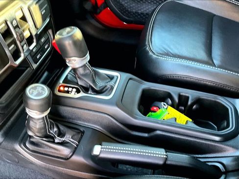 Used 2023 Jeep Wrangler Unlimited Sahara w/ Cold Weather Group image 16