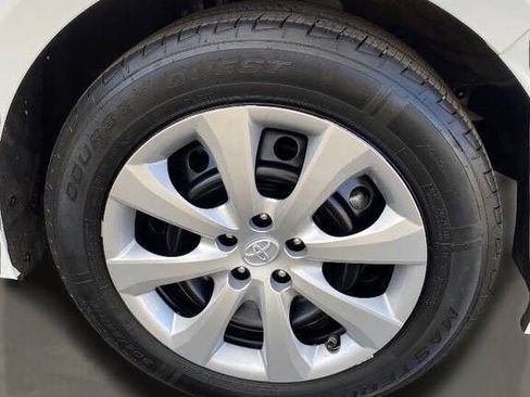 Used 2022 Toyota Corolla LE image 34