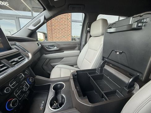 Used 2022 Chevrolet Suburban LT w/ Luxury Package image 30