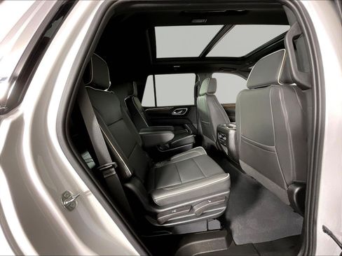 Used 2023 Chevrolet Tahoe Premier AWD/4WD image 25