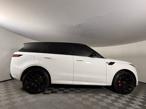 Used 2025 Land Rover Range Rover Sport Dynamic SE image 9