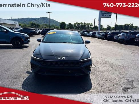 Used 2024 Hyundai Elantra SEL w/ Convenience Package FWD image 2