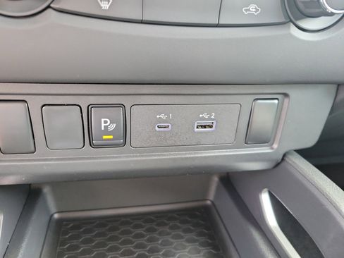 Used 2025 Nissan Frontier SV image 23