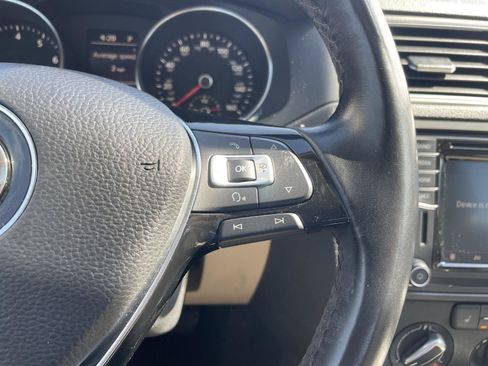 Used 2017 Volkswagen Jetta SE FWD image 16