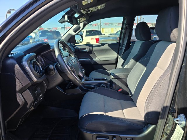 Used 2022 Toyota Tacoma TRD Off-Road AWD/4WD image 21