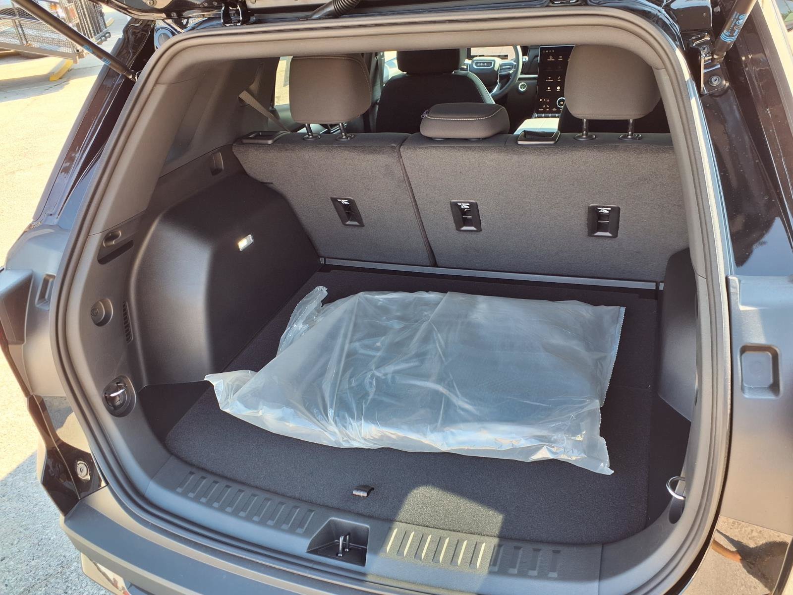 New 2027 GMC Terrain Elevation FWD image 17