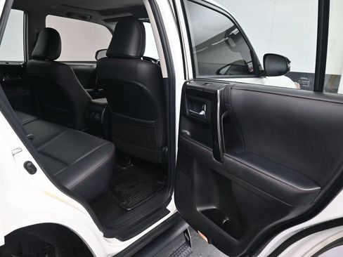 Used 2020 Toyota 4Runner Venture w/ Moonroof Package AWD/4WD image 10