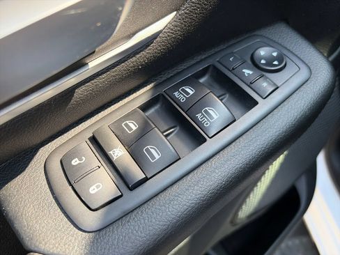 Used 2020 RAM 1500 Big Horn AWD/4WD image 18
