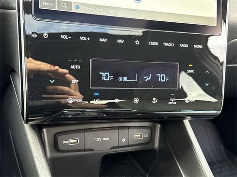 Used 2023 Hyundai Santa Cruz SEL Premium image 17