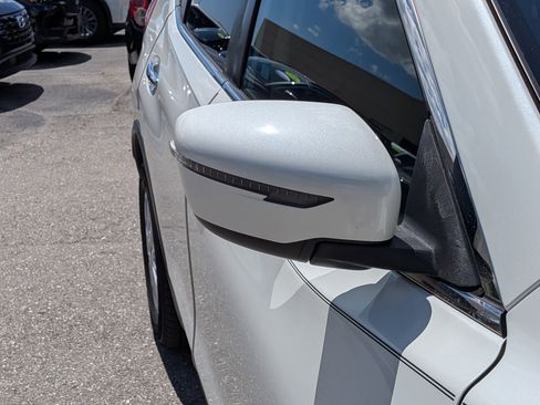 Used 2019 Nissan Rogue SV AWD/4WD image 12