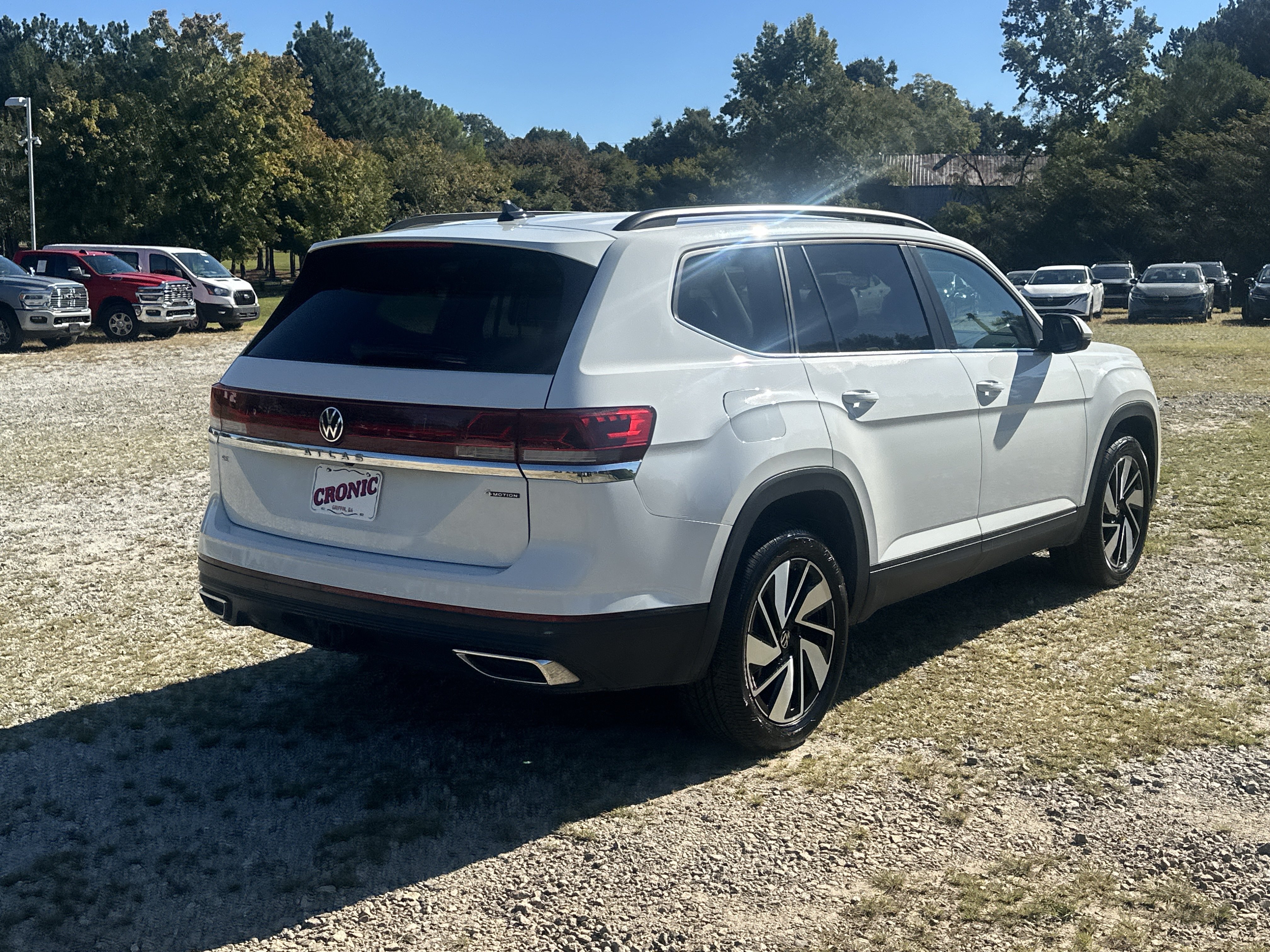 Used 2024 Volkswagen Atlas SE AWD/4WD image 5