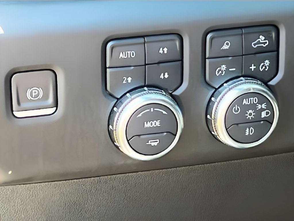 Used 2024 GMC Sierra 1500 AT4 w/ AT4 Premium Package AWD/4WD image 10
