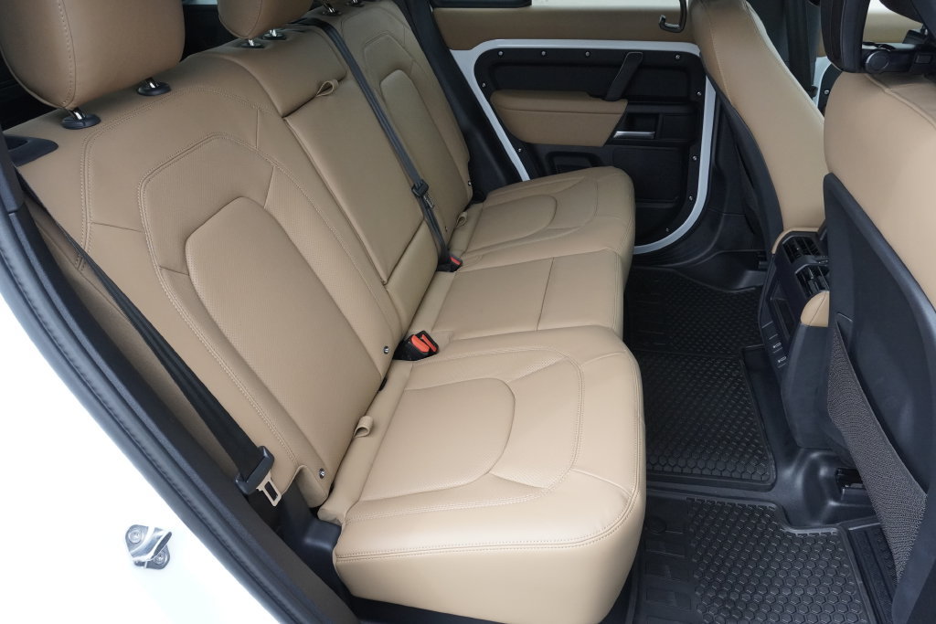 New 2026 Land Rover Defender 110 X-Dynamic SE AWD/4WD image 27