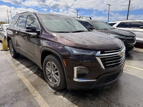 Used 2023 Chevrolet Traverse LT image 2
