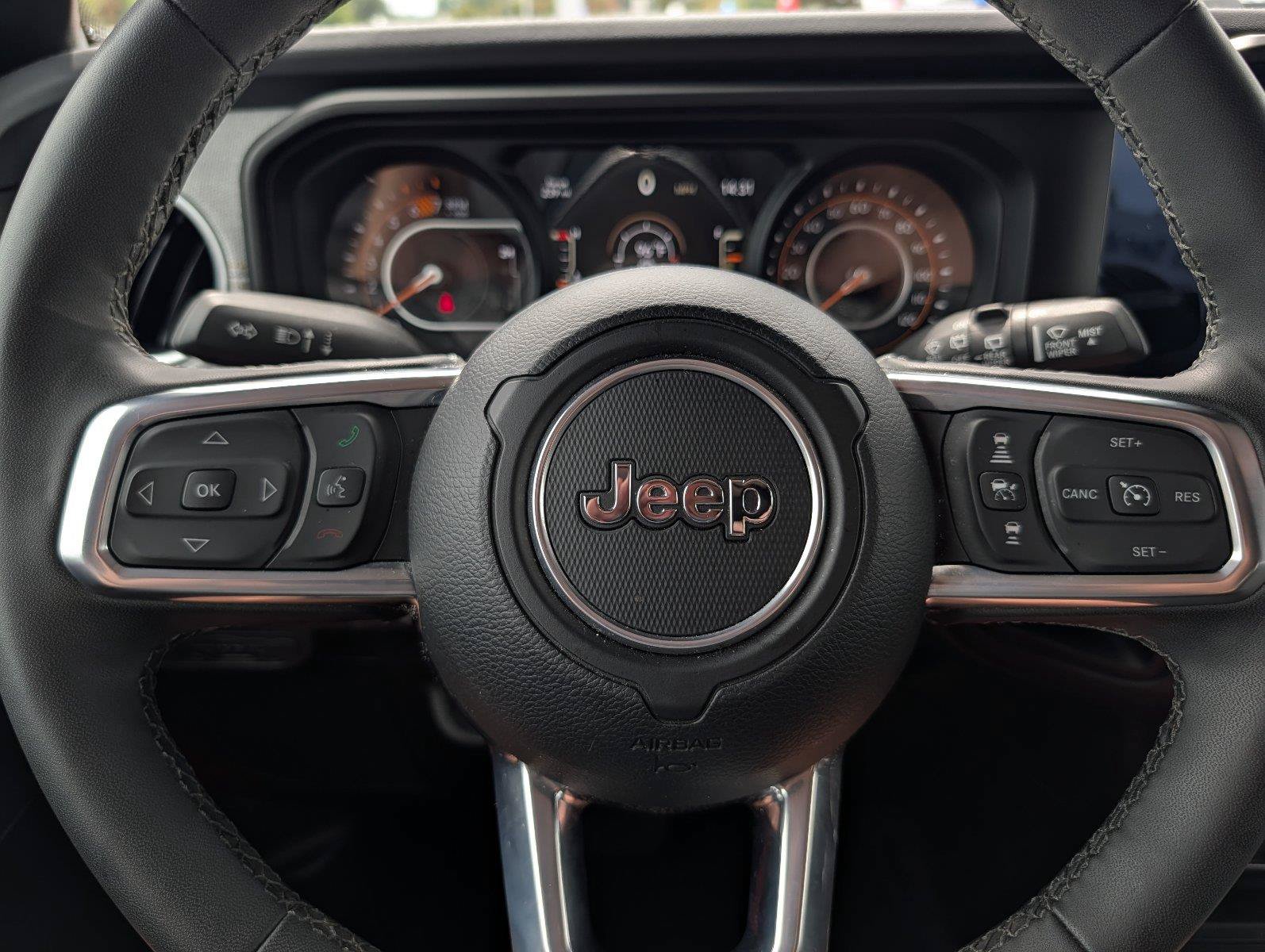 Used 2025 Jeep Wrangler Unlimited Sahara AWD/4WD image 22