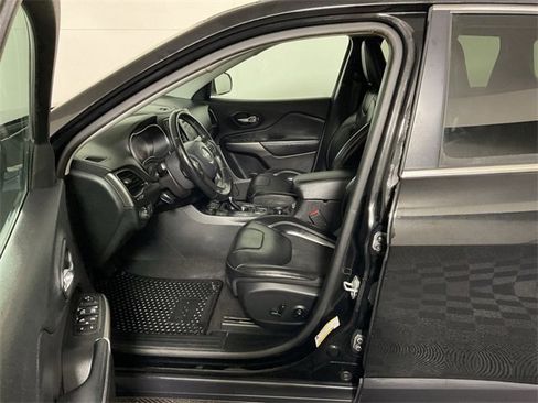 Used 2020 Jeep Cherokee Latitude Plus w/ Cold Weather Group image 18