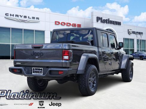 Used 2024 Jeep Gladiator Sport AWD/4WD image 5