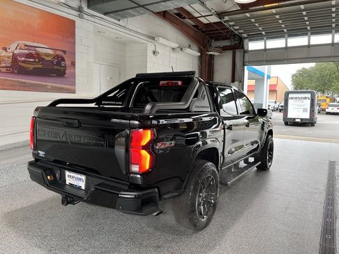 Used 2025 Chevrolet Colorado Z71 w/ Midnight Edition image 9