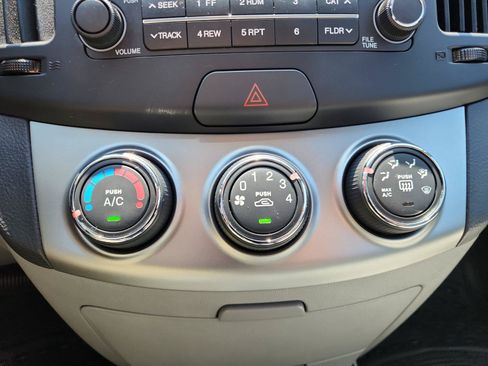 Used 2010 Hyundai Elantra GLS FWD image 21