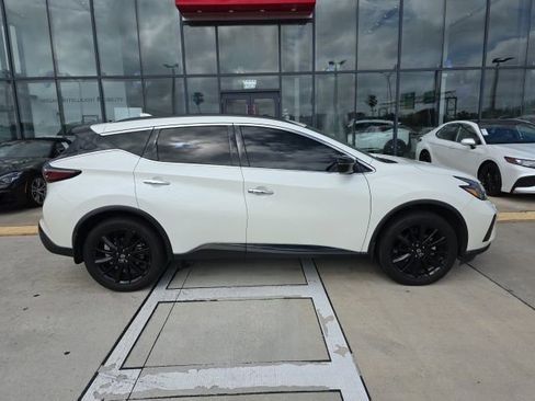 Used 2024 Nissan Murano SV w/ SV Midnight Edition Package image 3