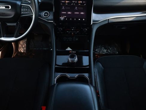 Used 2022 Jeep Grand Cherokee L Laredo image 29