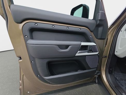 Certified 2024 Land Rover Defender 110 X-Dynamic SE AWD/4WD image 28