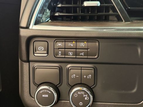 Used 2026 Chevrolet Tahoe LT RWD image 24