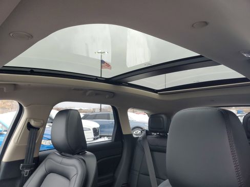 New 2026 Lincoln Corsair Premiere image 11