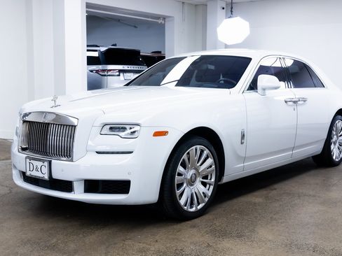 Used 2019 Rolls-Royce Ghost image 3
