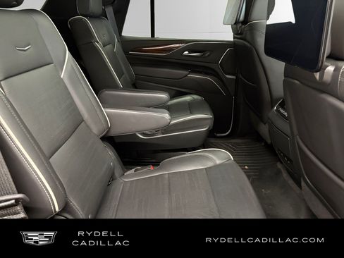 Used 2023 Cadillac Escalade Premium Luxury AWD/4WD image 18