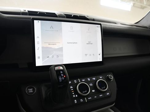 Used 2025 Land Rover Defender 110 S image 31