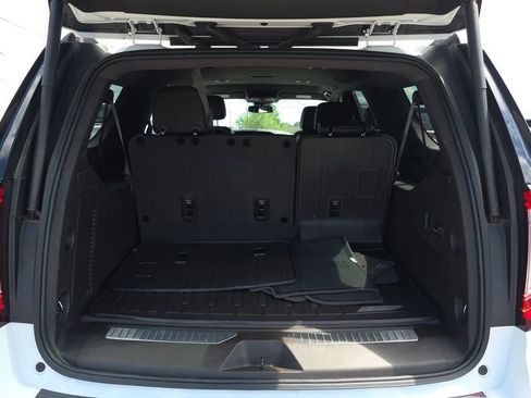 Used 2023 GMC Yukon XL Denali RWD image 9