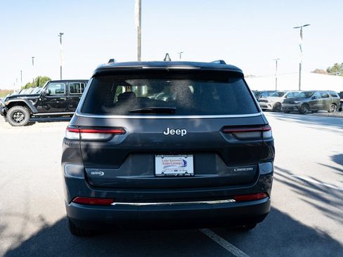 Used 2025 Jeep Grand Cherokee L Laredo RWD image 8