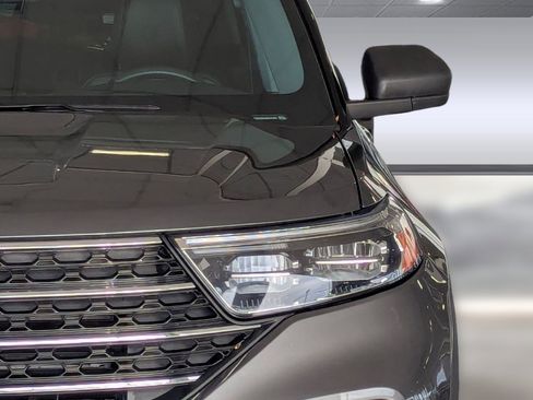 Certified 2022 Ford Explorer XLT w/ Equipment Group 202A image 10