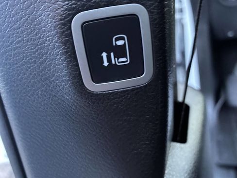 Used 2018 Chrysler Pacifica Touring-L Plus image 30