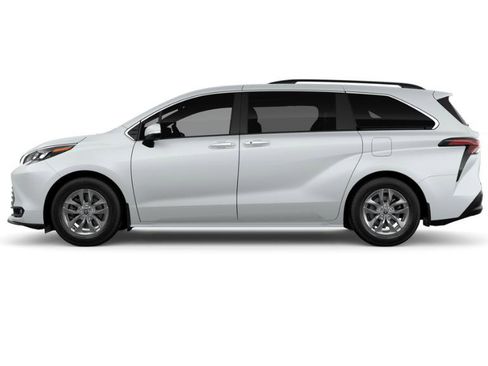 New 2026 Toyota Sienna XLE image 3