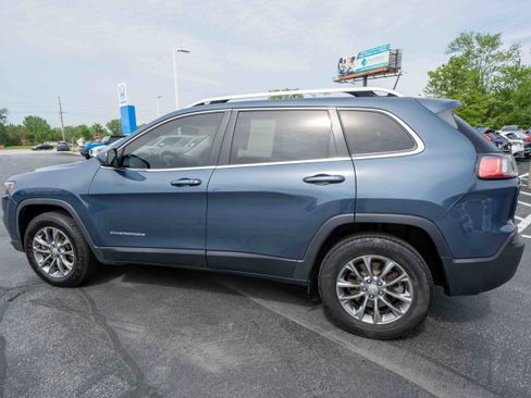 Used 2019 Jeep Cherokee Latitude Plus w/ Cold Weather Group AWD/4WD image 4
