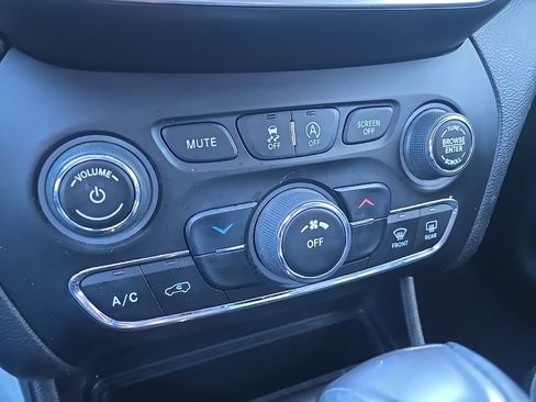 Used 2021 Jeep Cherokee Latitude image 58