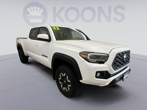 Used 2022 Toyota Tacoma TRD Off-Road w/ TRD Premium Off Road Package AWD/4WD image 2