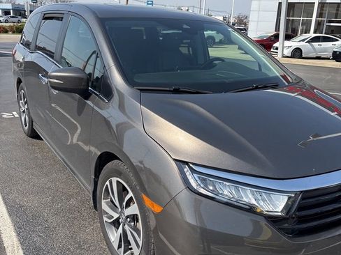 Used 2021 Honda Odyssey Touring image 2