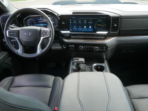 Used 2024 Chevrolet Silverado 1500 LT Trail Boss w/ Convenience Package II AWD/4WD image 10
