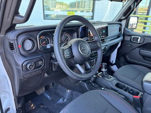 Used 2025 Jeep Wrangler Unlimited Rubicon AWD/4WD image 33
