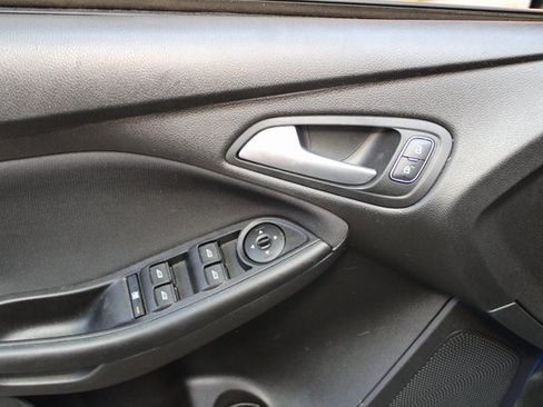 Used 2018 Ford Focus SE image 12
