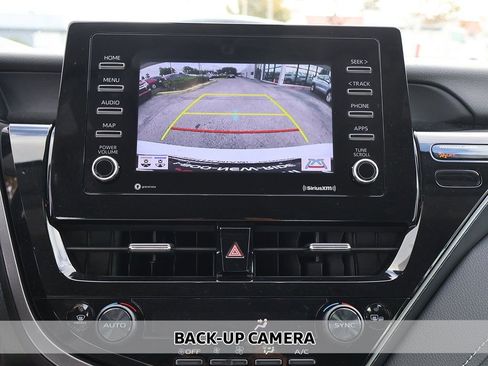 Used 2023 Toyota Camry SE image 6