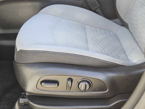 Used 2021 Chevrolet Equinox LT image 22