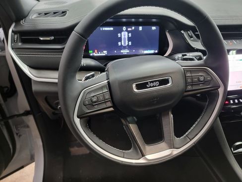 New 2026 Jeep Grand Cherokee Altitude image 14