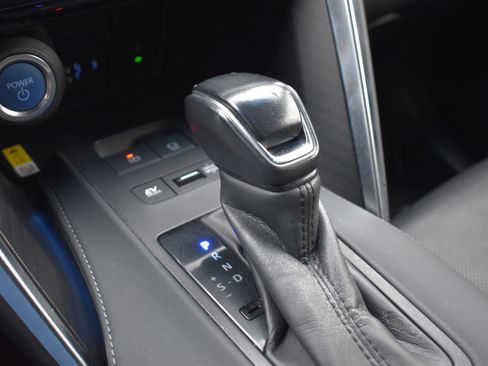 Used 2021 Toyota Venza Limited image 29