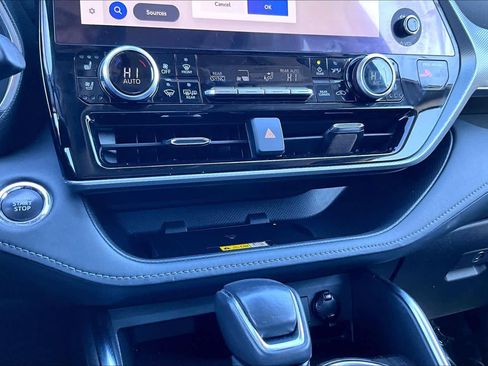 Used 2023 Toyota Highlander Platinum image 35