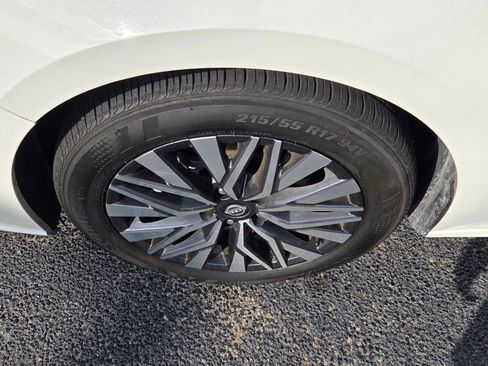 Used 2025 Nissan Altima 2.5 SV image 17